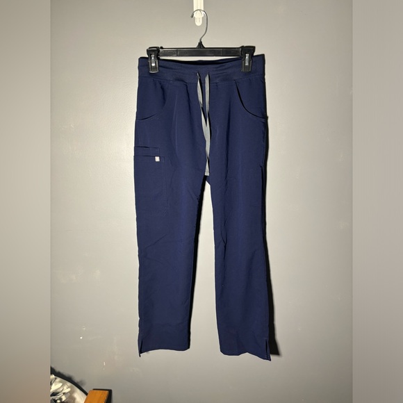 Figs Kade Cargo Scrub Pants in Navy Women’s Size XS - Picture 2 of 6